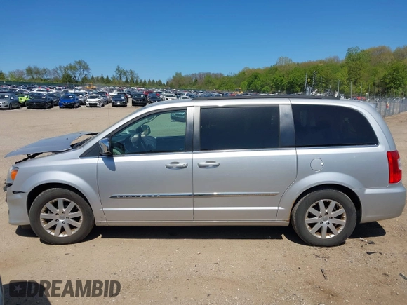 2011 Chrysler Town & Country Touring L z VIN 2A4RR8DG6BR704208, wystawiony jako IAAI lot #42226467 z przebiegiem 106 053 mil mil oraz . Historia ofert i sprzedaży dostępna na DreamBid. Obrazek 15.
