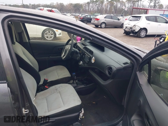 2015 Toyota Prius One z VIN JTDKDTB35F1113645, wystawiony jako IAAI lot #41650965 z przebiegiem 242 077 mil mil oraz . Historia ofert i sprzedaży dostępna na DreamBid. Obrazek 5.