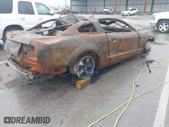 2007 Ford Mustang GT Deluxe with VIN 1ZVFT82H775352957, listed as a IAAI auction lot 41183803 with Not Provided miles. Bid and sale history available at carsss.com. Image 4.