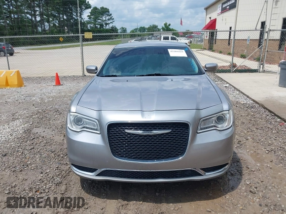2015 Chrysler 300 Limited z VIN 2C3CCAAG0FH785988, wystawiony jako IAAI lot #42501629 z przebiegiem 176 537 mil mil oraz . Historia ofert i sprzedaży dostępna na DreamBid. Obrazek 12.