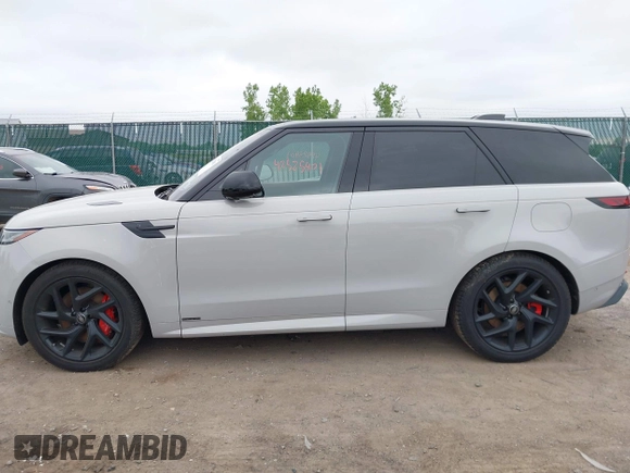 2023 Land Rover Range Rover Sport Autobiography z VIN SAL119E4XPA132200, wystawiony jako IAAI lot #42525401 z przebiegiem 14 435 mil mil oraz . Historia ofert i sprzedaży dostępna na DreamBid. Obrazek 15.