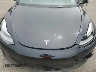 2022 Tesla Model 3 z VIN 5YJ3E1EA9NF285649, wystawiony jako Copart lot #59193635 z przebiegiem Nie podano mil oraz Szkoda całkowita • Salvage title. Historia ofert i sprzedaży dostępna na DreamBid. Obrazek 11.