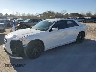 2019 Chrysler 300 S z VIN 2C3CCABG3KH639836, wystawiony jako Copart lot #47067375 z przebiegiem 155 824 mil mil oraz Szkoda całkowita • Salvage title. Historia ofert i sprzedaży dostępna na DreamBid. Obrazek 1.