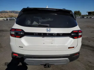 2025 Honda Pilot TrailSport with VIN 5FNYG1H65SB004479, listed as a Copart auction lot 70917734 with 7,582 mi miles and Salvage Title. Bid and sale history available at carsss.com. Image 6.