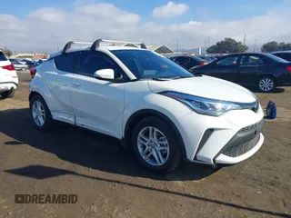 2020 Toyota C-HR LE with VIN JTNKHMBX6L1076433, listed as a IAAI auction lot 40975841 with 20,687 mi miles. Bid and sale history available at carsss.com. Image 1.