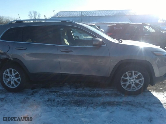 2017 Jeep Cherokee Latitude with VIN 1C4PJMCS8HW620426, listed as a IAAI auction lot 41252209 with 136,138 mi miles. Bid and sale history available at carsss.com. Image 13.