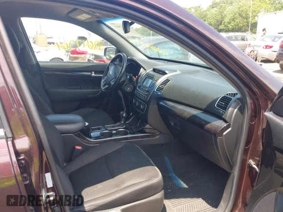 2014 Kia Sorento LX with VIN 5XYKTDA72EG537585, listed as a IAAI auction lot 42647961 with 98,138 mi miles and . Bid and sale history available at DreamBid. Image 5.