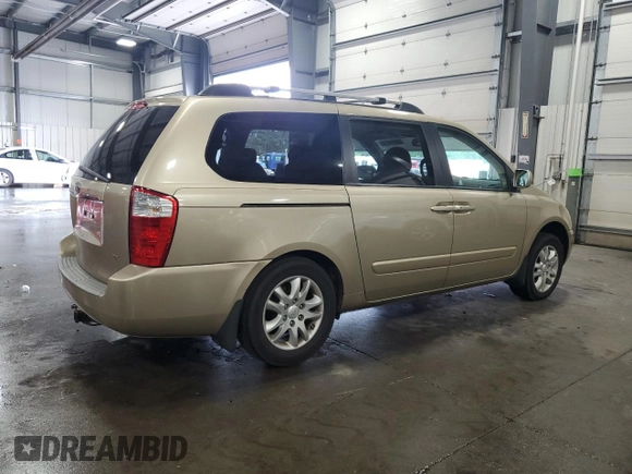 2006 Kia Sedona LX with VIN KNDMB233666082464, listed as a Copart auction lot 69070644 with 244,445 mi miles and Salvage Title. Bid and sale history available at carsss.com. Image 3.