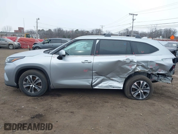 2024 Toyota Highlander LE with VIN 5TDKDRBH3RS532227, listed as a IAAI auction lot 41344982 with 10,116 mi miles and . Bid and sale history available at DreamBid. Image 14.