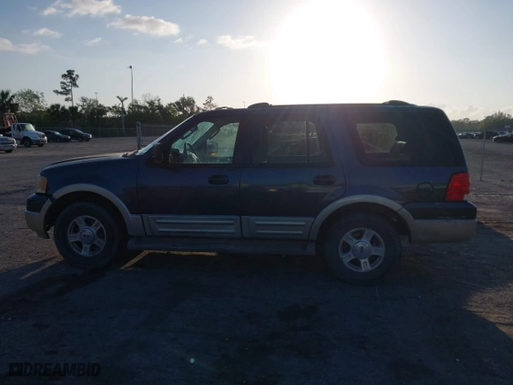 2005 Ford Expedition Eddie Bauer with VIN 1FMFU17505LA92105, listed as a IAAI auction lot 41963131 with 179,104 mi miles. Bid and sale history available at carsss.com. Image 14.