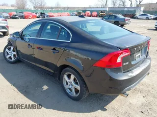 2013 Volvo S60 T5 Premier with VIN YV1612FSXD2195475, listed as a IAAI auction lot 41806322 with 96,075 mi miles. Bid and sale history available at carsss.com. Image 3.