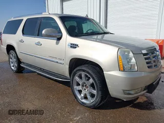 2007 Cadillac Escalade ESV with VIN 1GYFK66847R331586, listed as a IAAI auction lot 41841600 with 279,925 mi miles. Bid and sale history available at carsss.com. Image 1.