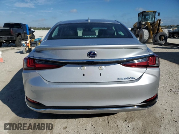 2021 Lexus ES with VIN 58ADA1C16MU006042, listed as a Copart auction lot 42586155 with 9,317 mi miles and Non Repairable. Bid and sale history available at carsss.com. Image 6.