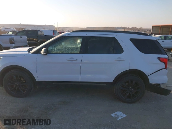 2017 Ford Explorer XLT z VIN 1FM5K8D84HGD21052, wystawiony jako IAAI lot #40819366 z przebiegiem 131 481 mil mil oraz . Historia ofert i sprzedaży dostępna na DreamBid. Obrazek 14.