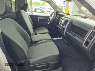 2023 Ram 1500 Tradesman z VIN 3C6JR6DT9PG671746, wystawiony jako IAAI lot #42295654 z przebiegiem 30 001 mil mil oraz . Historia ofert i sprzedaży dostępna na DreamBid. Obrazek 1.