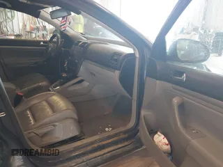 2006 Volkswagen Jetta 1.9L TDI z VIN 3VWDT71K26M624953, wystawiony jako IAAI lot #42420386 z przebiegiem 161 686 mil mil oraz . Historia ofert i sprzedaży dostępna na DreamBid. Obrazek 5.