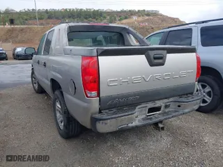 2005 Chevrolet Avalanche LS with VIN 3GNEC12Z05G163675, listed as a IAAI auction lot 41461801 with 430,784 mi miles. Bid and sale history available at carsss.com. Image 3.