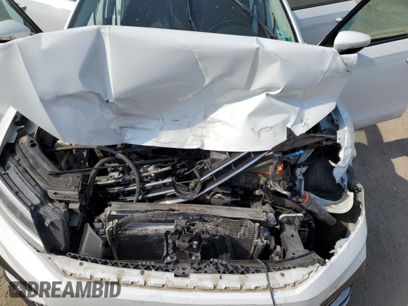 2018 Volkswagen Passat S z VIN 1VWAA7A34JC011566, wystawiony jako Copart lot #53610105 z przebiegiem 83 721 mil mil oraz Szkoda całkowita • Salvage title. Historia ofert i sprzedaży dostępna na DreamBid. Obrazek 12.