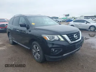 2017 Nissan Pathfinder SV z VIN 5N1DR2MM8HC690215, wystawiony jako IAAI lot #41947373 z przebiegiem 135 819 mil mil oraz . Historia ofert i sprzedaży dostępna na DreamBid. Obrazek 1.