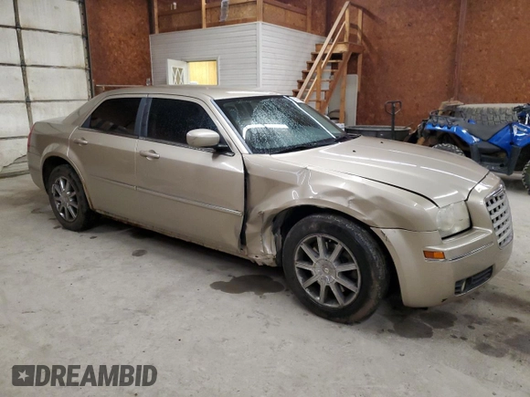2009 Chrysler 300 z VIN 2C3KK53V69H586188, wystawiony jako Copart lot #50994545 z przebiegiem 157 861 mil mil oraz Szkoda całkowita • Salvage title. Historia ofert i sprzedaży dostępna na DreamBid. Obrazek 4.