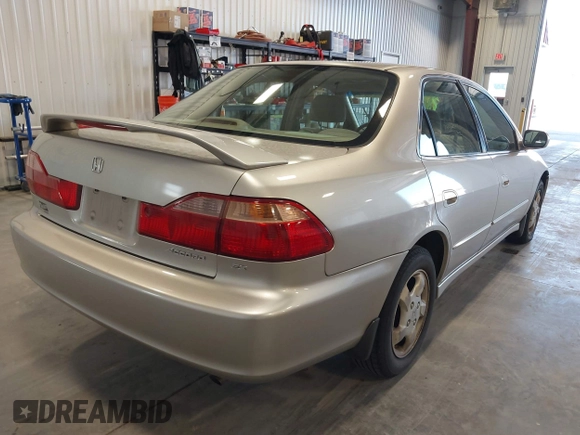 1999 Honda Accord EX z VIN JHMCG5651XC030706, wystawiony jako IAAI lot #42437226 z przebiegiem 185 310 mil mil oraz . Historia ofert i sprzedaży dostępna na DreamBid. Obrazek 4.
