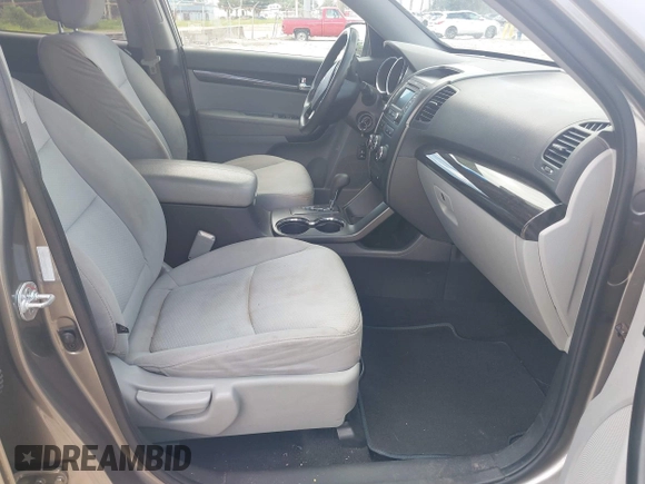 2013 Kia Sorento LX with VIN 5XYKT3A62DG322174, listed as a IAAI auction lot 42647736 with 92,389 mi miles and . Bid and sale history available at DreamBid. Image 5.