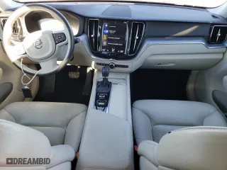 2018 Volvo XC60 Momentum with VIN LYV102RK7JB118393, listed as a Copart auction lot 70958042 with 25,077 mi miles. Bid and sale history available at carsss.com. Image 8.