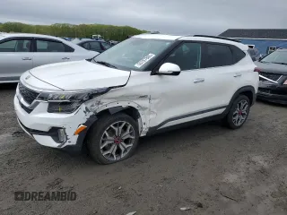 2021 Kia Seltos SX z VIN KNDETCA21M7189379, wystawiony jako Copart lot #55787885 z przebiegiem 49 008 mil mil oraz Szkoda całkowita • Salvage title. Historia ofert i sprzedaży dostępna na DreamBid. Obrazek 1.