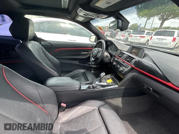 2014 BMW 4 Series 435i xDrive z VIN WBA3R5C59EK186198, wystawiony jako Copart lot #54361555 z przebiegiem 103 175 mil mil oraz Czysty tytuł • Clean title. Historia ofert i sprzedaży dostępna na DreamBid. Obrazek 5.