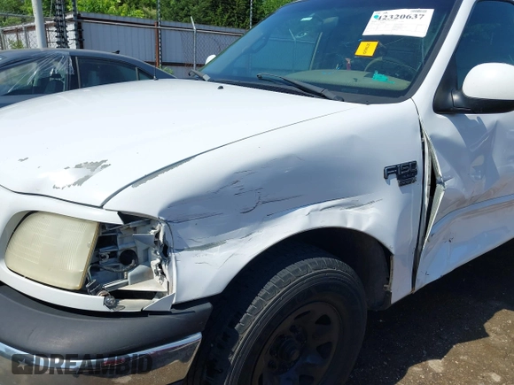 2001 Ford F-150 z VIN 1FTPX17LX1KB15016, wystawiony jako IAAI lot #42320637 z przebiegiem 567 424 mil mil oraz . Historia ofert i sprzedaży dostępna na DreamBid. Obrazek 6.