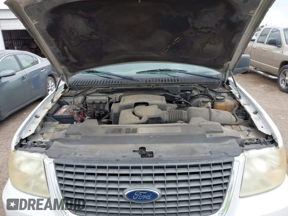 2003 Ford Expedition Special Service with VIN 1FMPU15L13LA66065, listed as a IAAI auction lot 41861536 with 254,362 mi miles. Bid and sale history available at carsss.com. Image 10.