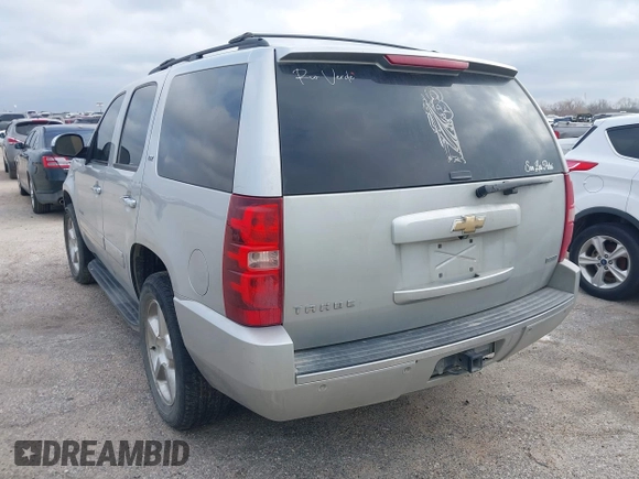 2011 Chevrolet Tahoe LTZ z VIN 1GNSCCE06BR110406, wystawiony jako IAAI lot #41611756 z przebiegiem 162 215 mil mil oraz . Historia ofert i sprzedaży dostępna na DreamBid. Obrazek 3.