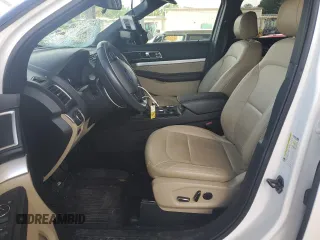 2017 Ford Explorer XLT с VIN 1FM5K7D81HGE18848, выставлен на аукционе Copart как лот 64562165 с пробегом 56 598 миль миль и Списание • Salvage title. История ставок и продаж доступна на DreamBid. Изображение 7.