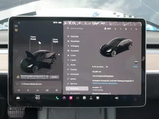 2023 Tesla Model 3 z VIN 5YJ3E1EA1PF546324, wystawiony jako IAAI lot #42103745 z przebiegiem 33 284 mil mil oraz . Historia ofert i sprzedaży dostępna na DreamBid. Obrazek 7.