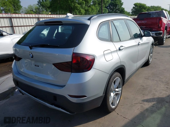 2014 BMW X1 sDrive28i z VIN WBAVM1C51EVW52544, wystawiony jako IAAI lot #41901275 z przebiegiem 117 832 mil mil oraz . Historia ofert i sprzedaży dostępna na DreamBid. Obrazek 4.