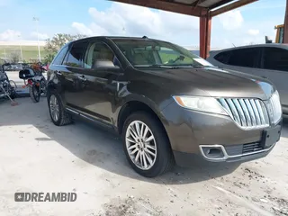2011 Lincoln MKX z VIN 2LMDJ6JK9BBJ23251, wystawiony jako IAAI lot #41680357 z przebiegiem 202 059 mil mil oraz . Historia ofert i sprzedaży dostępna na DreamBid. Obrazek 1.