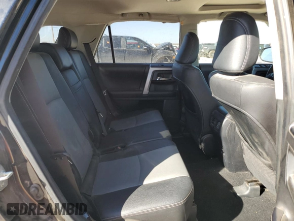 2018 Toyota 4Runner SR5 z VIN JTEBU5JR1J5514687, wystawiony jako Copart lot #44239285 z przebiegiem 86 802 mil mil oraz Czysty tytuł • Clean title. Historia ofert i sprzedaży dostępna na DreamBid. Obrazek 11.