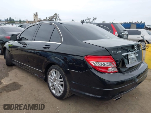 2009 Mercedes-Benz C 300 Sport z VIN WDDGF54X79R065346, wystawiony jako IAAI lot #42201062 z przebiegiem 239 868 mil mil oraz . Historia ofert i sprzedaży dostępna na DreamBid. Obrazek 3.