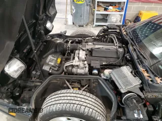 1994 Chevrolet Corvette z VIN 1G1YY32P8R5103280, wystawiony jako Copart lot #83605404 z przebiegiem 116 481 mil mil oraz Czysty tytuł • Clean title. Historia ofert i sprzedaży dostępna na DreamBid. Obrazek 11.
