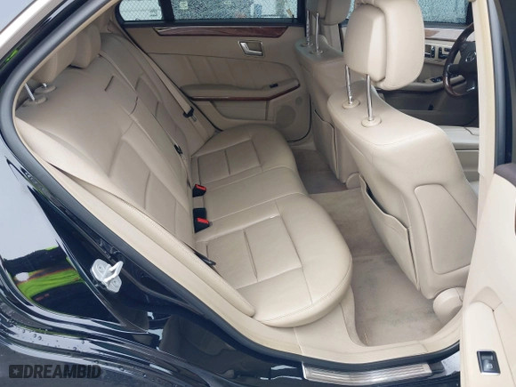 2013 Mercedes-Benz E-Class E 350 Luxury with VIN WDDHF5KB8DA729687, listed as a IAAI auction lot 41576021 with 133,062 mi miles. Bid and sale history available at carsss.com. Image 8.