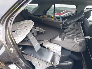 2022 Ford Explorer XLT с VIN 1FMSK8DH4NGC33861, выставлен на аукционе IAAI как лот 42135207 с пробегом 50 106 миль миль и . История ставок и продаж доступна на DreamBid. Изображение 8.