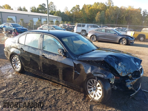 2009 BMW 3 Series 328i z VIN WBAPH57539NL80633, wystawiony jako IAAI lot #41851231 z przebiegiem 65 598 mil mil oraz . Historia ofert i sprzedaży dostępna na DreamBid. Obrazek 1.