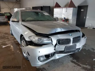2015 BMW 5 Series 528i xDrive with VIN WBA5A7C50FG143305, listed as a IAAI auction lot 41611732 with 113,546 mi miles. Bid and sale history available at carsss.com. Image 1.