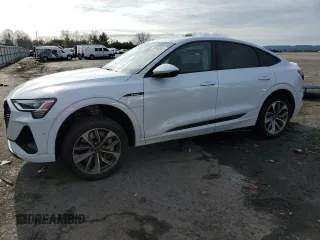 2021 Audi e-tron Sportback S line Premium Plus z VIN WA12AAGEXMB013582, wystawiony jako Copart lot #69440302 z przebiegiem 17 876 mil mil oraz . Historia ofert i sprzedaży dostępna na DreamBid. Obrazek 1.