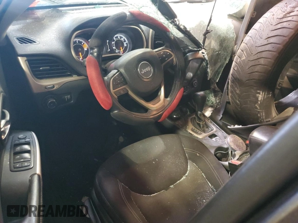 2018 Jeep Cherokee Latitude z VIN 1C4PJMCB3JD534507, wystawiony jako Copart lot #60502365 z przebiegiem 133 642 mil mil oraz Szkoda całkowita • Salvage title. Historia ofert i sprzedaży dostępna na DreamBid. Obrazek 8.