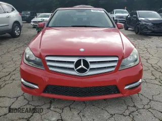 2012 Mercedes-Benz C 250 Sport z VIN WDDGF4HB7CR220929, wystawiony jako Copart lot #58982105 z przebiegiem 72 639 mil mil oraz Czysty tytuł • Clean title. Historia ofert i sprzedaży dostępna na DreamBid. Obrazek 5.