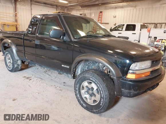 2002 Chevrolet S-10 LS with VIN 1GCCT19W728130377, listed as a IAAI auction lot 42003292 with 248,750 mi miles. Bid and sale history available at carsss.com. Image 1.