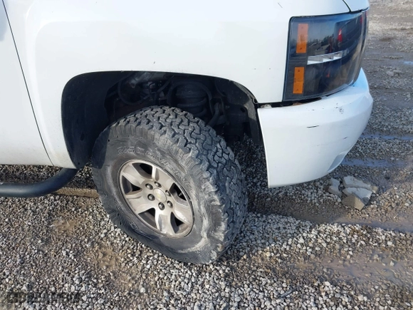2007 Chevrolet Silverado 1500 LT w/1LT with VIN 1GCEC19J47Z510694, listed as a IAAI auction lot 41474581 with 186,066 mi miles. Bid and sale history available at carsss.com. Image 11.