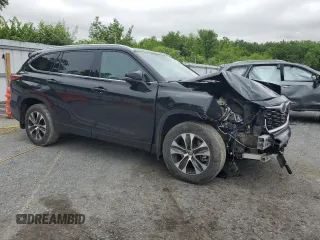 2021 Toyota Highlander XLE with VIN 5TDGZRBH9MS106817, listed as a Copart auction lot 58794845 with 57,365 mi miles and Salvage title. Bid and sale history available at DreamBid. Image 4.