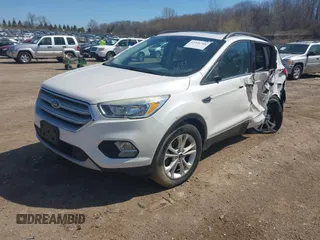 2018 Ford Escape SE z VIN 1FMCU9GD4JUB06181, wystawiony jako IAAI lot #42046708 z przebiegiem 160 987 mil mil oraz . Historia ofert i sprzedaży dostępna na DreamBid. Obrazek 18.